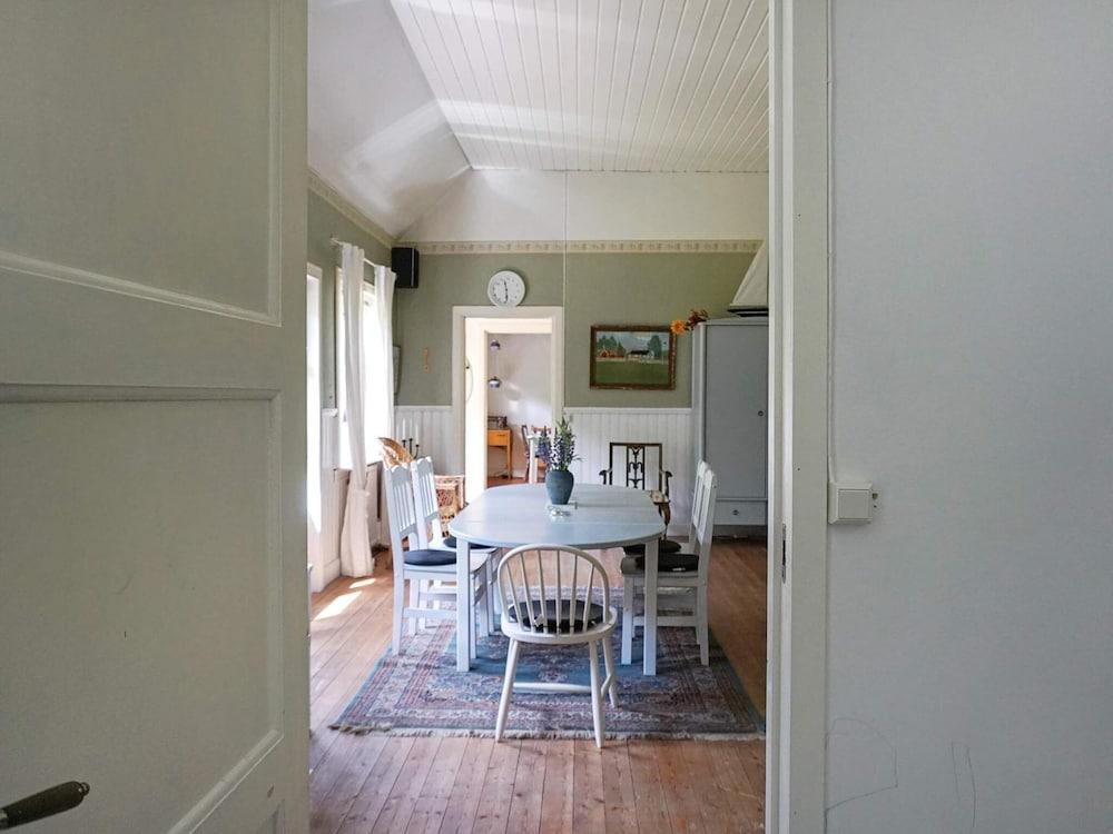 Secluded Greenery Retreat-by Traum