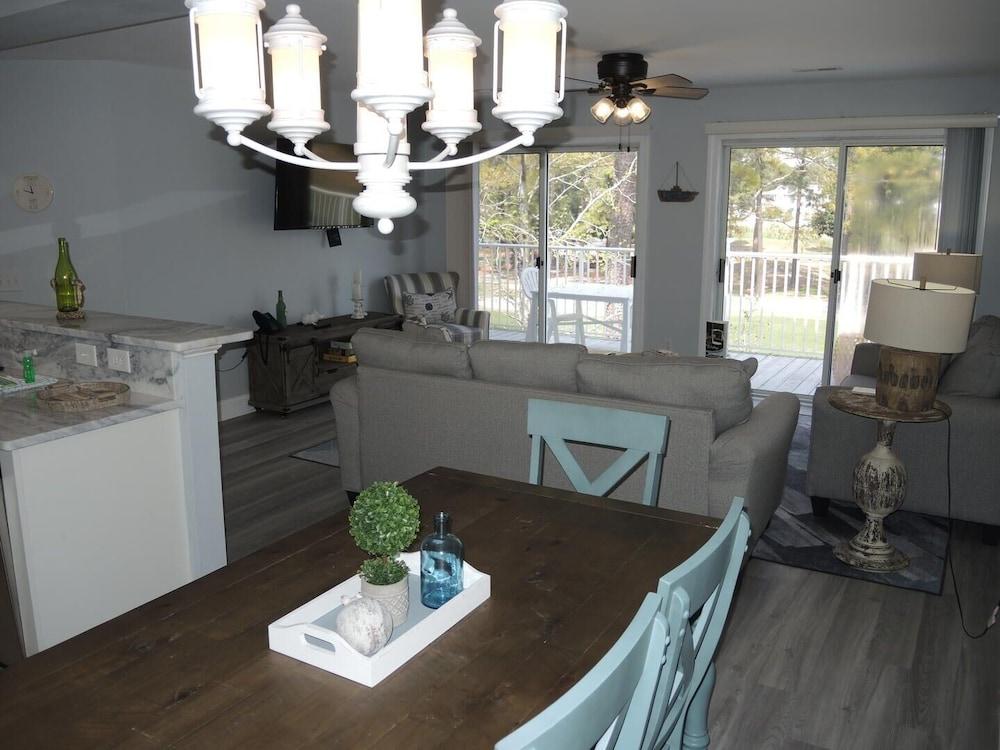 1408m 1 Bedroom Condo by RedAwning