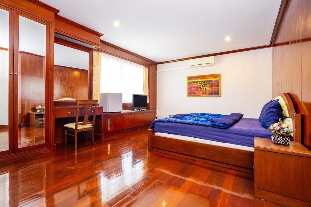 Anyaburi Private Pool Villa