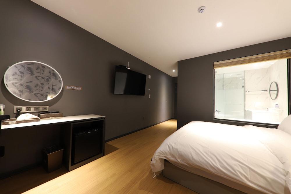 Brown Dot Hotel Jungja Beach