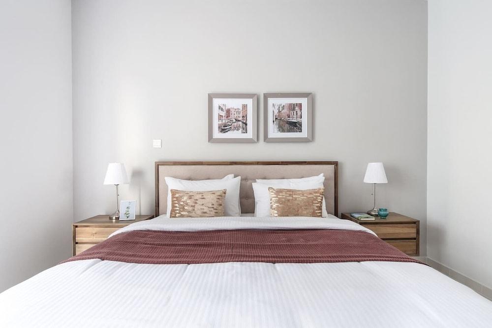 Astounding Marina Views in This Elegant 3br!