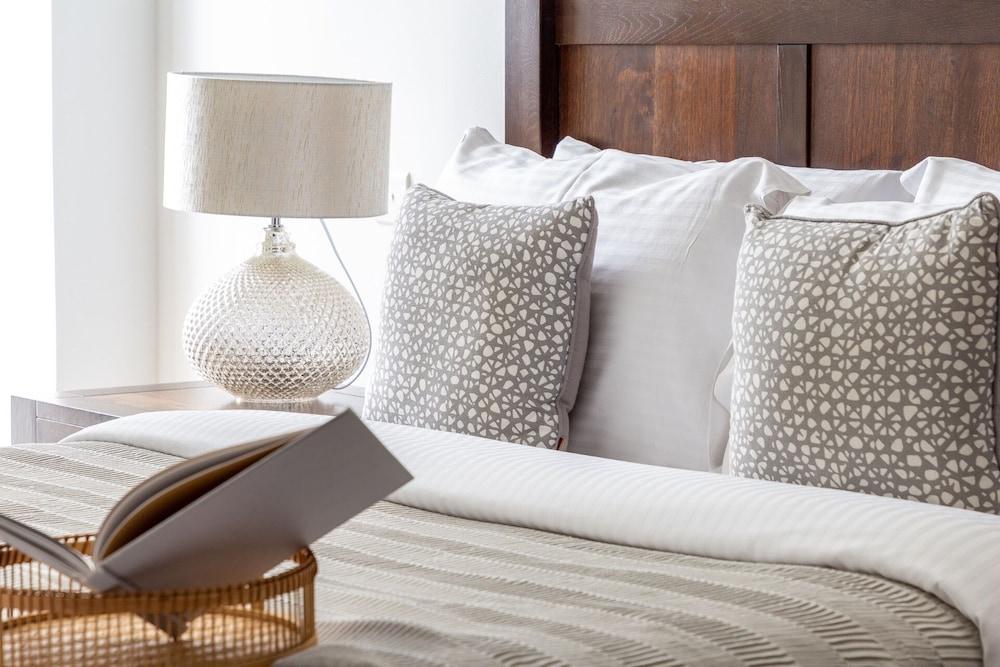 2BR With Sea Views From the 59th Floor - Sleeps 4!