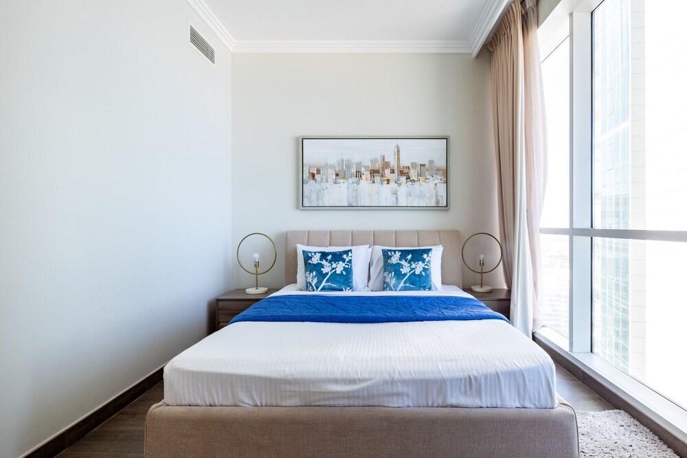 Blissfully Stunning 3BR With Direct Beach Access. Sea Views!