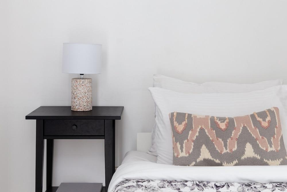 Chic and Stunning 2BR With Dubai Marina Views!