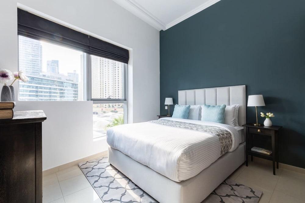 1BR Tranquil Space With Incredible Marina Views!