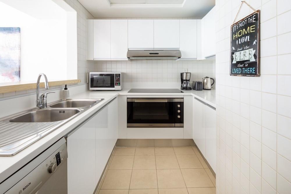 Grand 2BR w/ a Full Sea View & Direct Beach Access