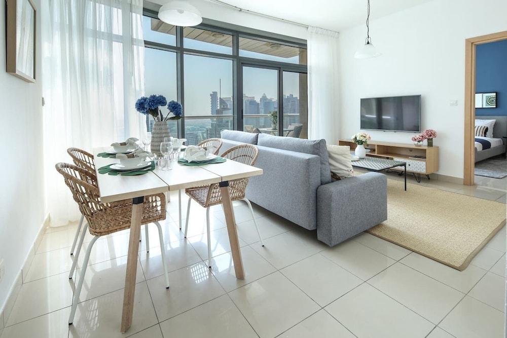 Impressive 1BR w/ Incredible Marina Views!