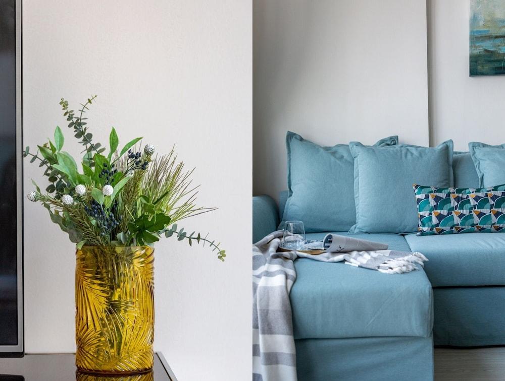 Panoramic 1BR Apartment In Dubai Marina