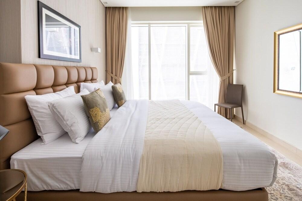 Opulent 2BR With Study In Downtown Dubai