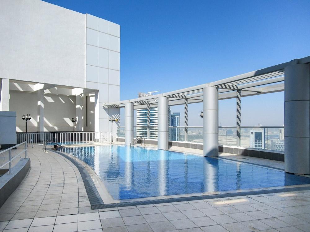 Rustic And Vibrant Studio Apartment In Downtown Dubai