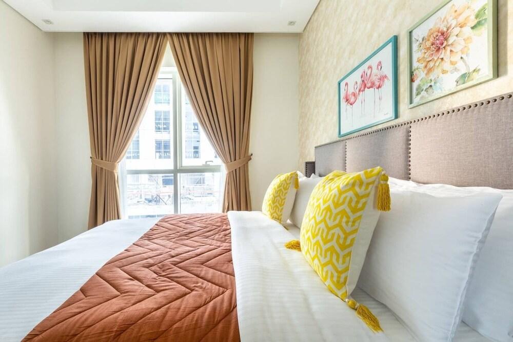 Sleek & Sophisticated 2BR With Study Within Downtown Dubai!