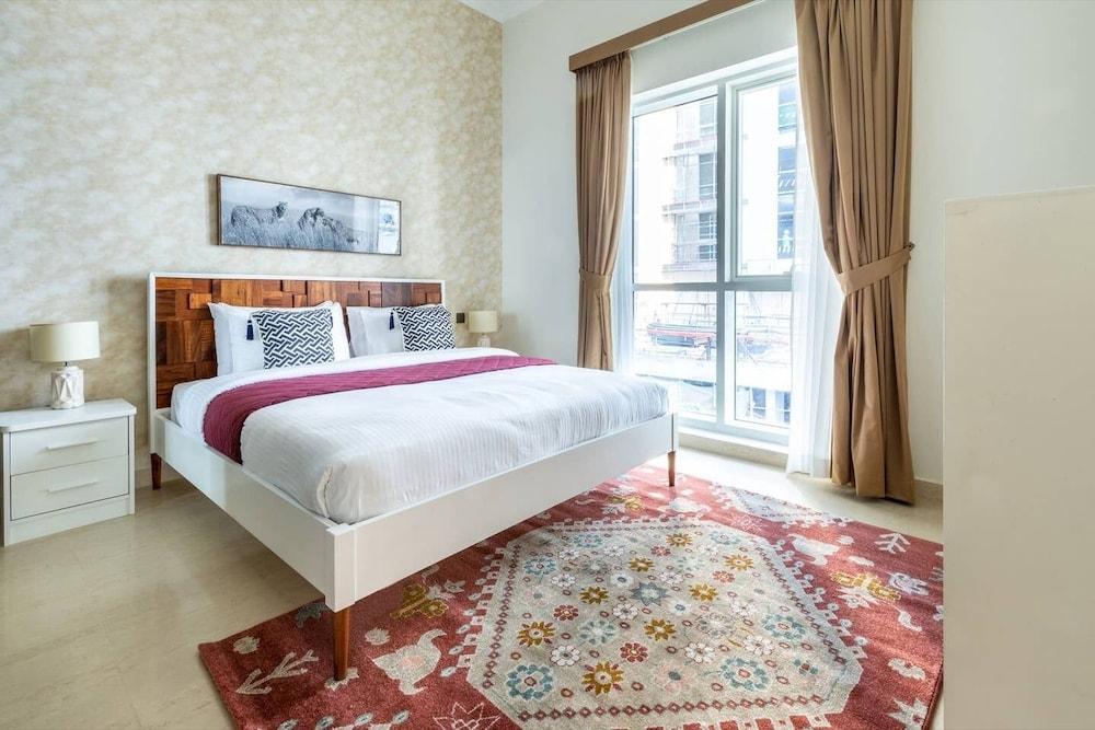 Sleek & Sophisticated 2BR With Study Within Downtown Dubai!