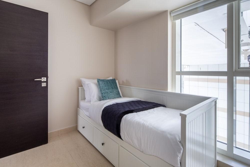 Rich & Vibrant 2BR With Study in Downtown Dubai