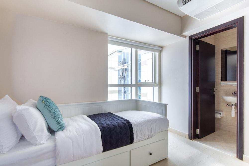 Rich & Vibrant 2BR With Study in Downtown Dubai