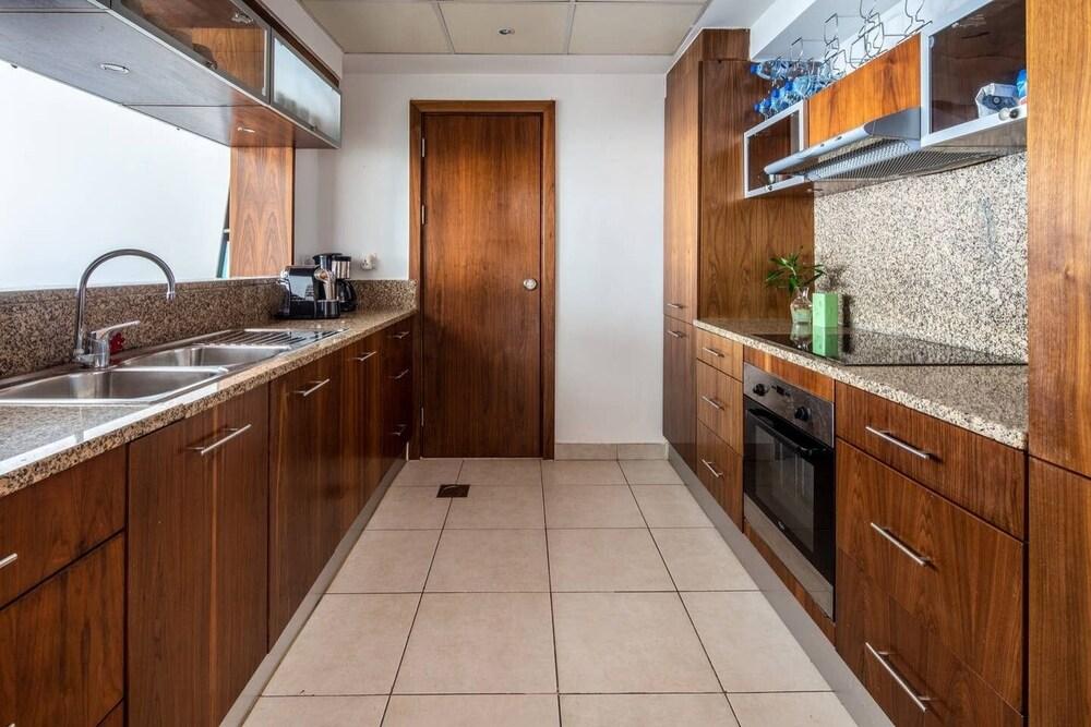 Unique & Stylish 1BR w/ Incomparable Marina Views!