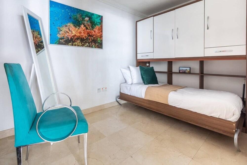 Unique & Stylish 1BR w/ Incomparable Marina Views!