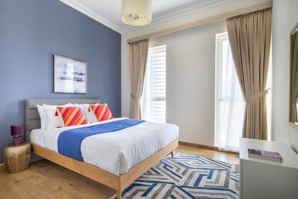 Stunning 2BR With Study in Prime Downtown Dubai - Sleeps 5!