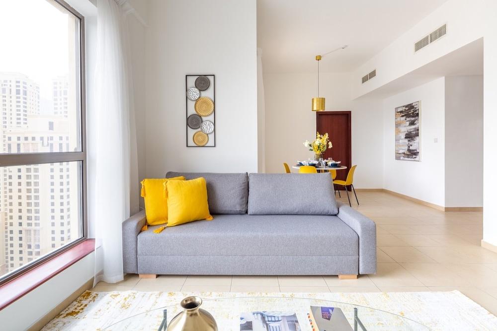 Radiant & Alluring 1BR Apartment W/ Marina Views