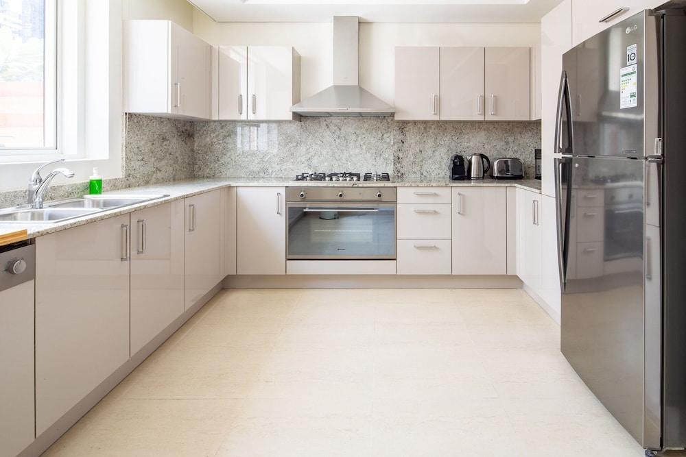 Upscale 2BR Apartment In Downtown Dubai