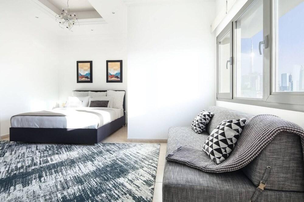 Spectacular Al Wasl Villa - With Private Pool