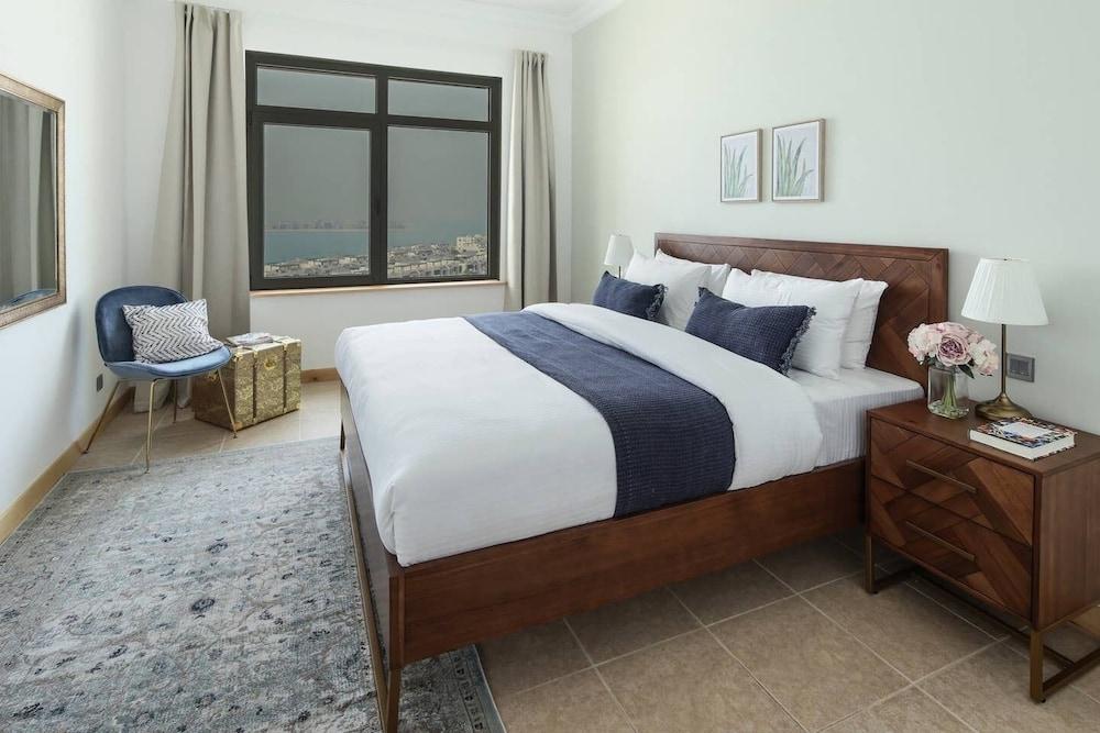 Sleek And Elegant 1BR on The Palm!