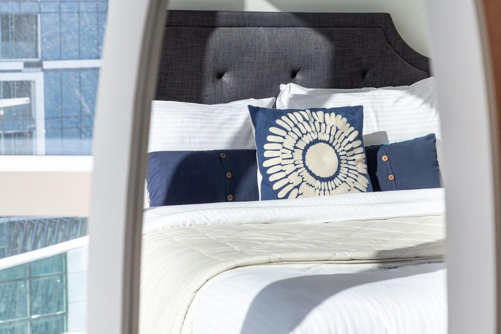 Premium 2BR w/ Direct Beach Access. Sea Views!