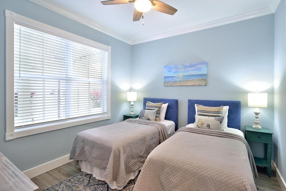 Bayview South 801 Eisenhower Dr. #6