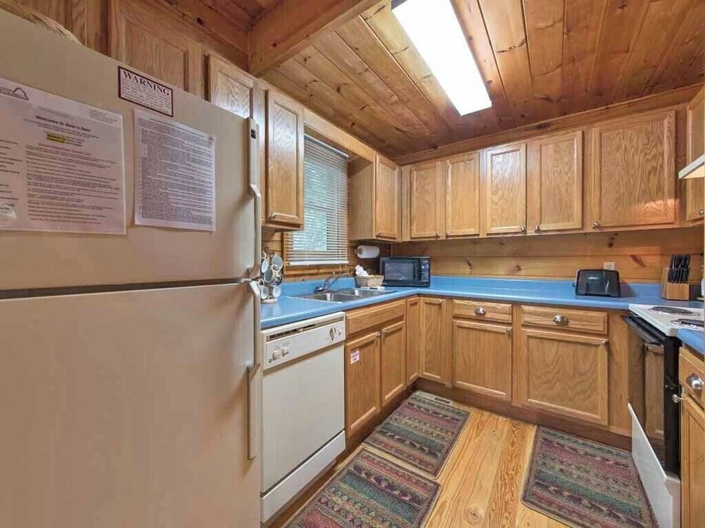 Bear's Den by Jackson Mountain Rentals