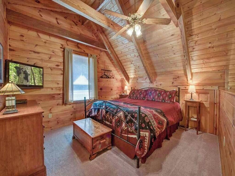 Bear's Den by Jackson Mountain Rentals