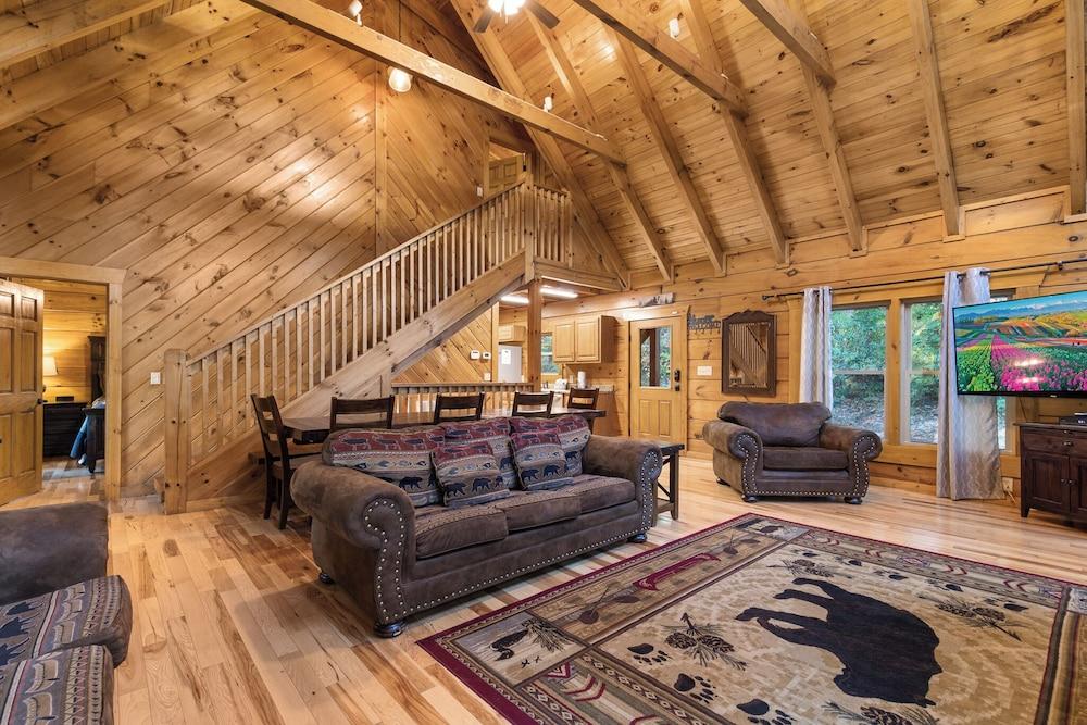 Cozy Bear Lodge by Jackson Mountain Rentals