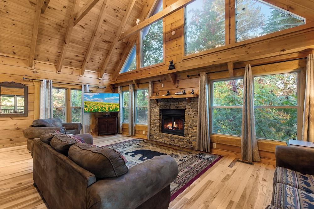 Cozy Bear Lodge by Jackson Mountain Rentals