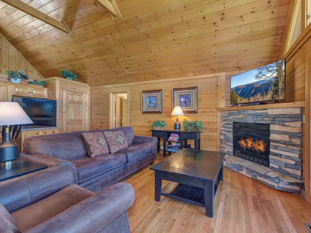 Eagles Point Lodge by Jackson Mountain Rentals