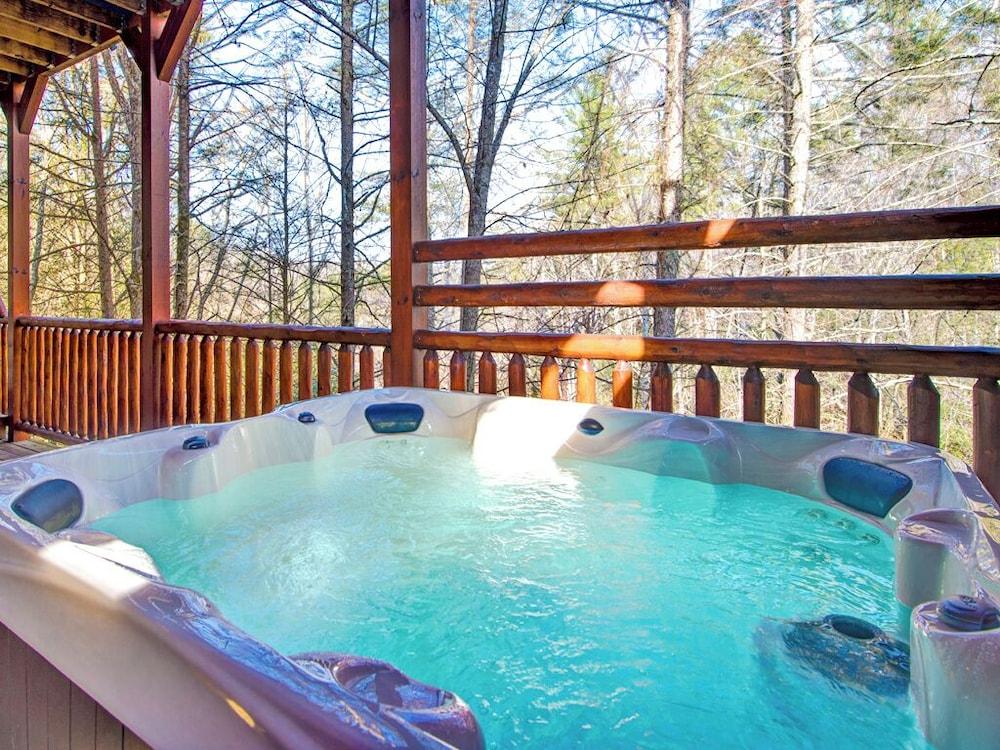 Hemlock Inn by Jackson Mountain Rentals