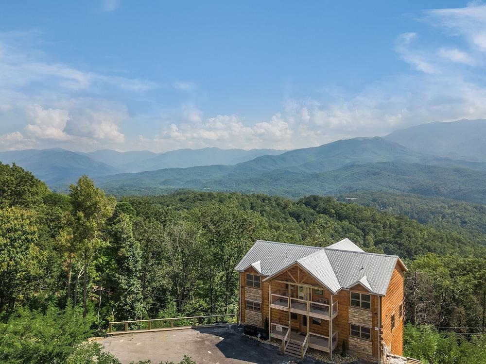 Great Smoky Lodge by Jackson Mountain Rentals