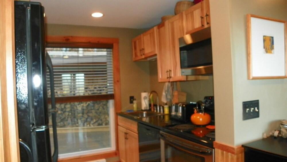 3 Bedroom Private Home With Mountain Views! - Md48e