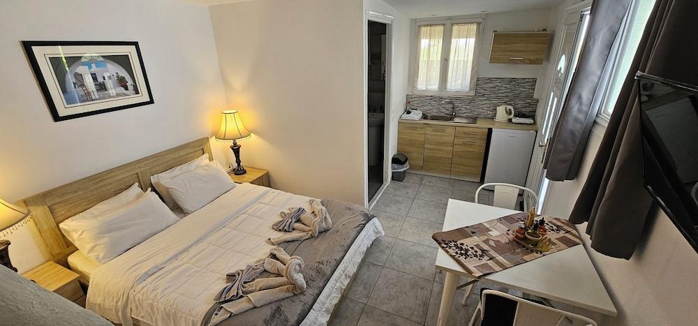 Room-pleasure Room 3 By The Sea