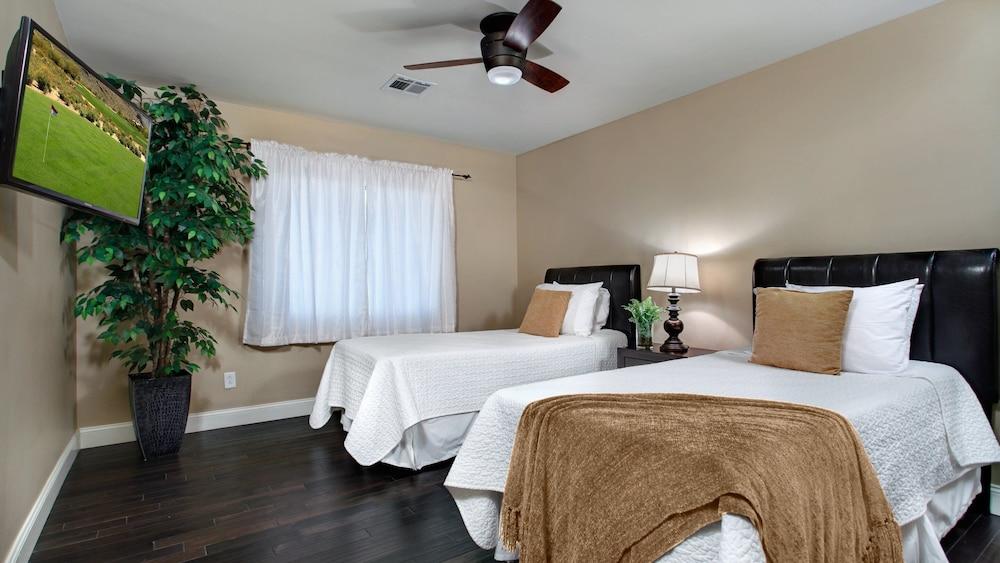 Resort-like w/ Tennis, Bocci, Golf & Games Galore!