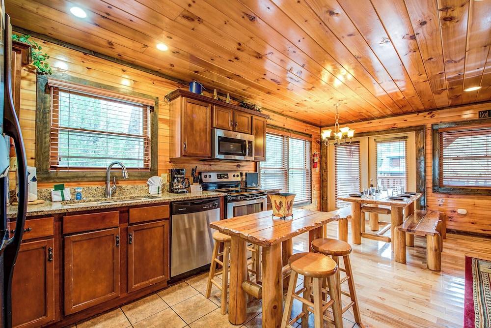 Standing Bear Lodge by Jackson Mountain Rentals