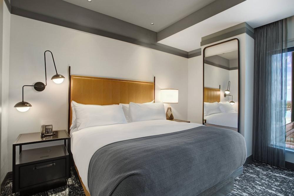 The Farnam, Autograph Collection