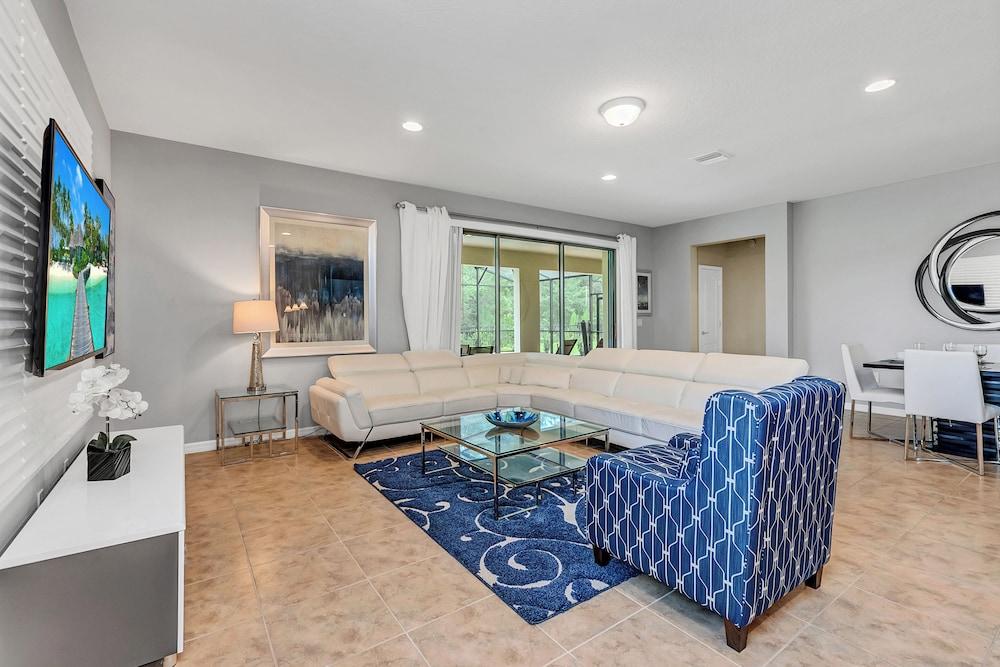 Villa W/ Pool, Movie Theater & Game Roomsleeps 20