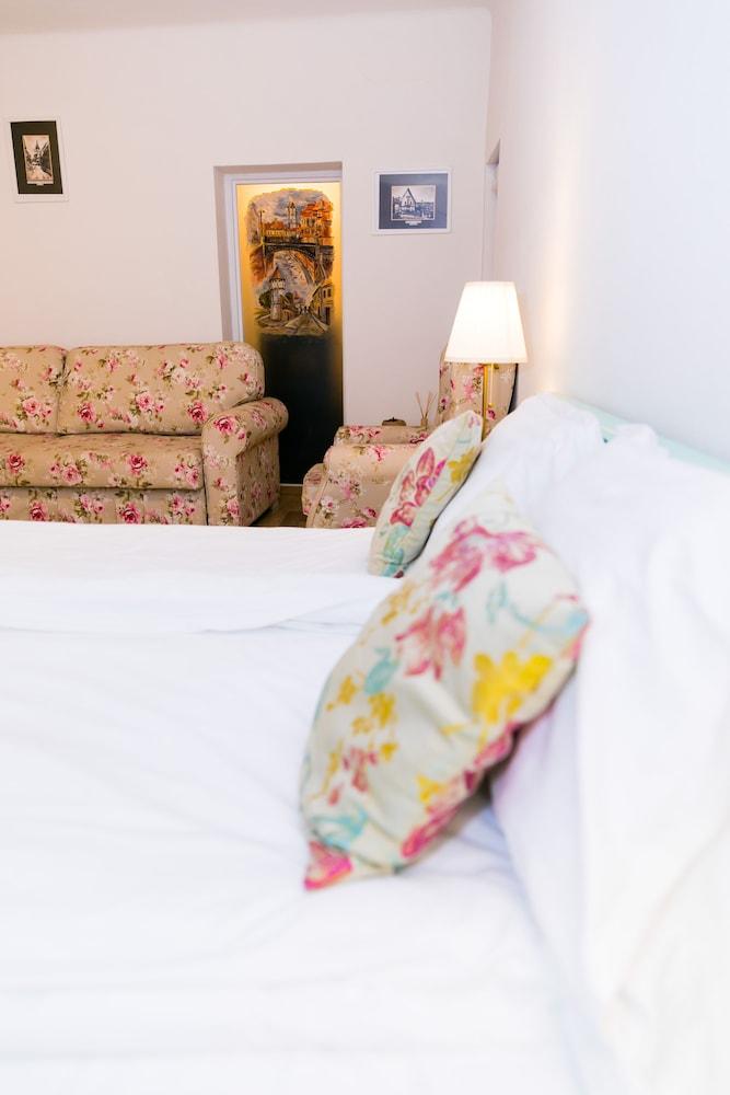 Tischler Apartment & Studio