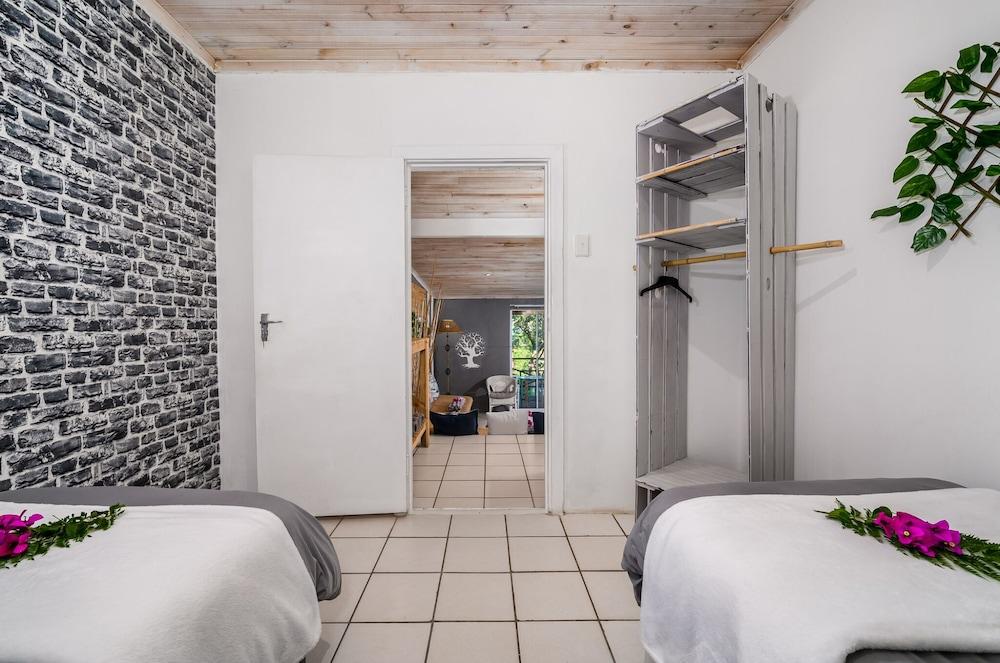 302 On Old Seaview Road - Stargazer Cottage