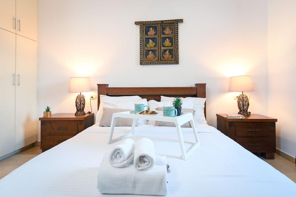Deluxe 2BD Jaffa Dreams W Pool & Parking