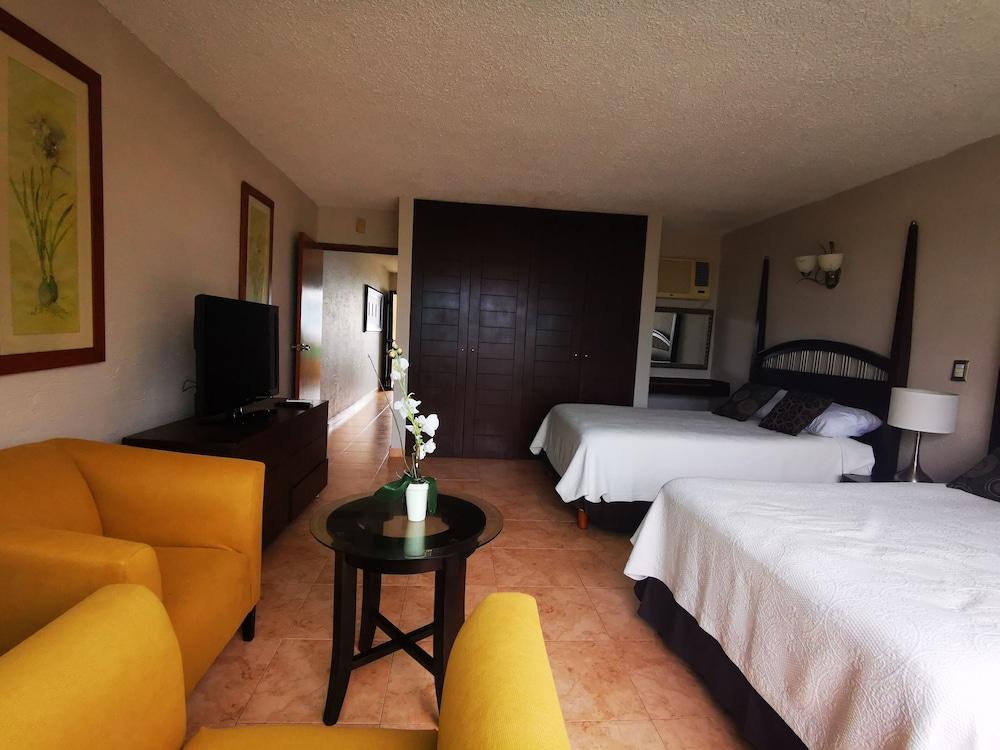 Lovely Beachfront Estudio in Hotel Zone