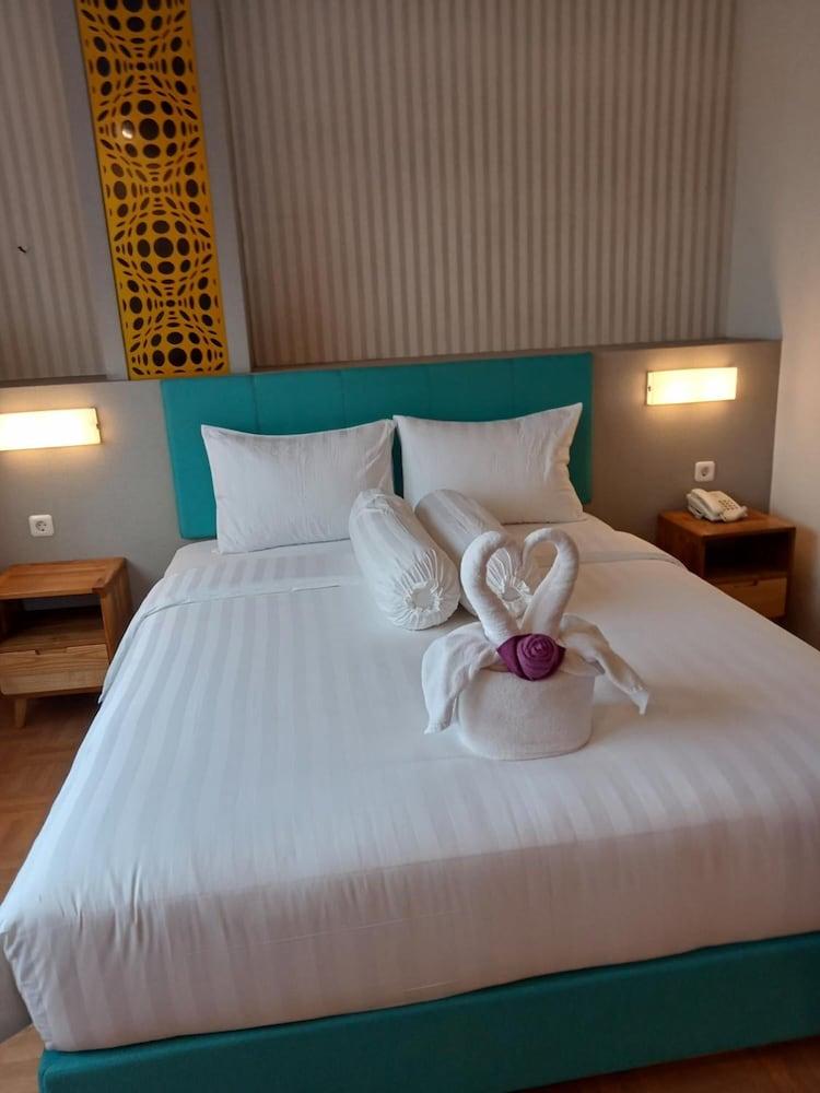 Front One Budget Malang