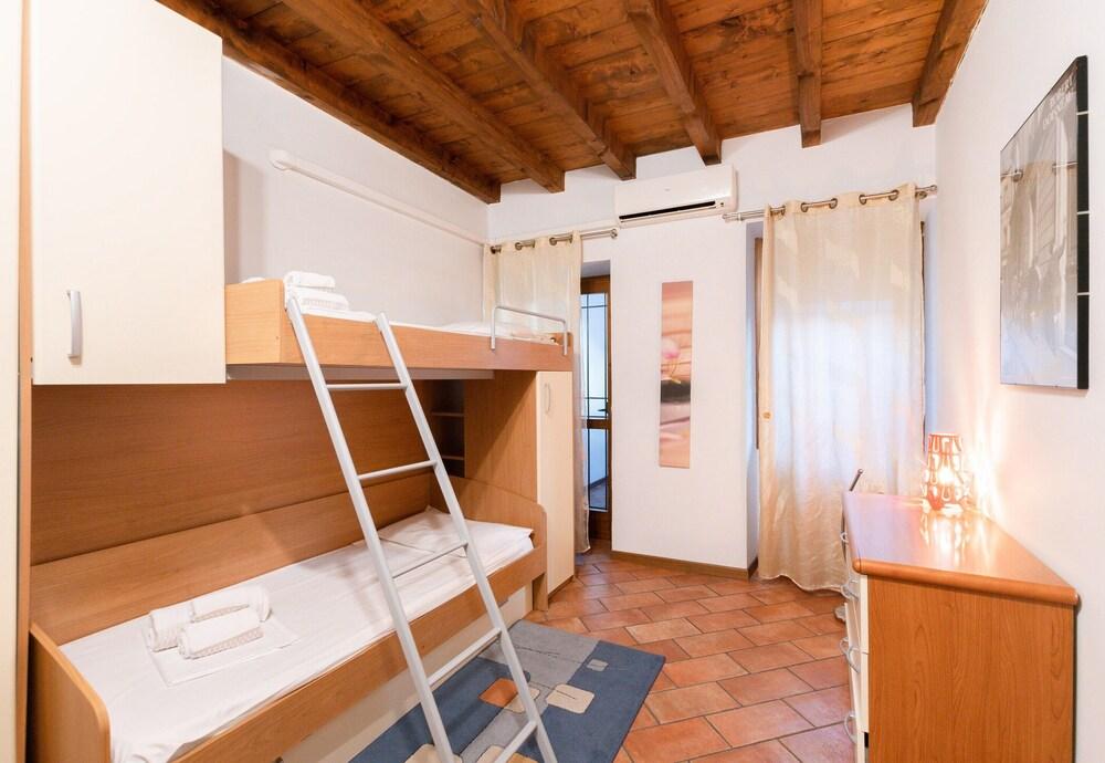 Casa Laura Salò 200mt From Garda Lake