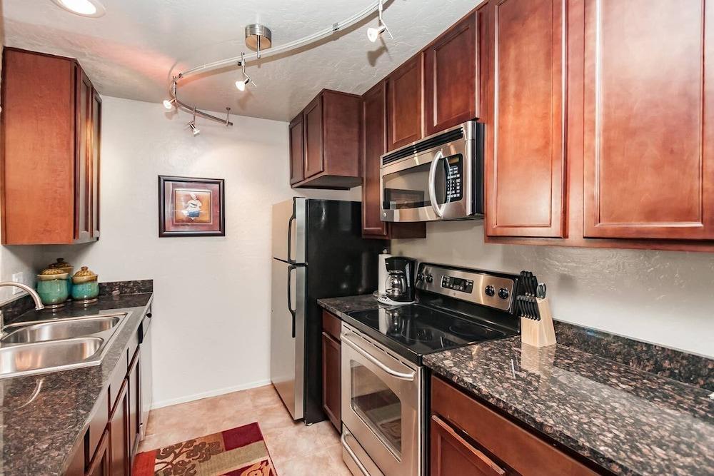 Gorgeous North Scottsdale 2 Bdrm Condo