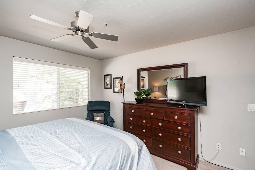 Gorgeous North Scottsdale 2 Bdrm Condo