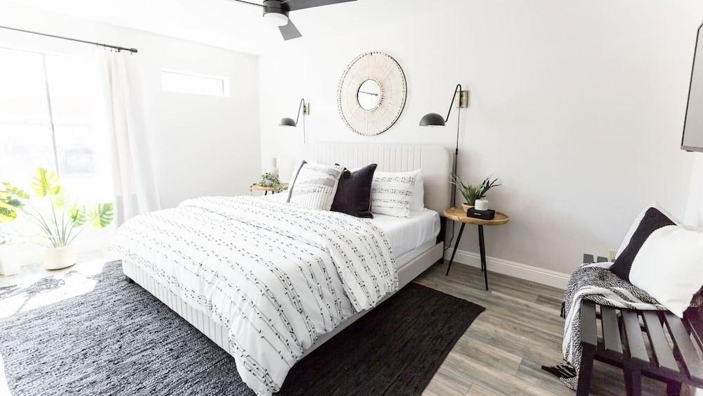 Stylish Old Town 2 Bdrm Ground Floor Condo