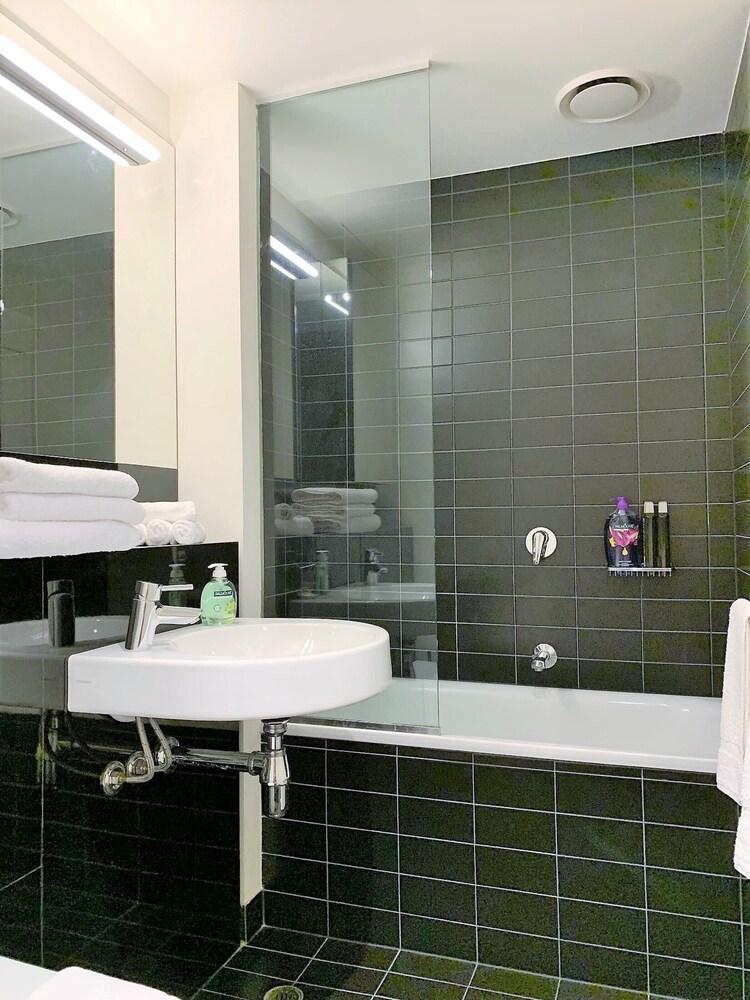 ReadySet Apartments on Collins